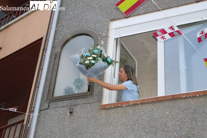 Foto 5 - El Barrio San Miguel abre sus fiestas entre tradici&oacute;n y un emotivo homenaje a Chari S&aacute;nchez