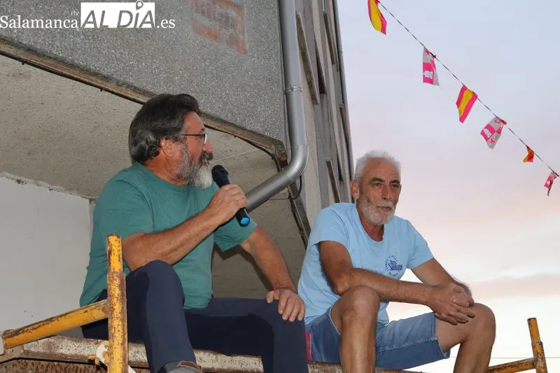 Foto 9 - El Barrio San Miguel abre sus fiestas entre tradici&oacute;n y un emotivo homenaje a Chari S&aacute;nchez
