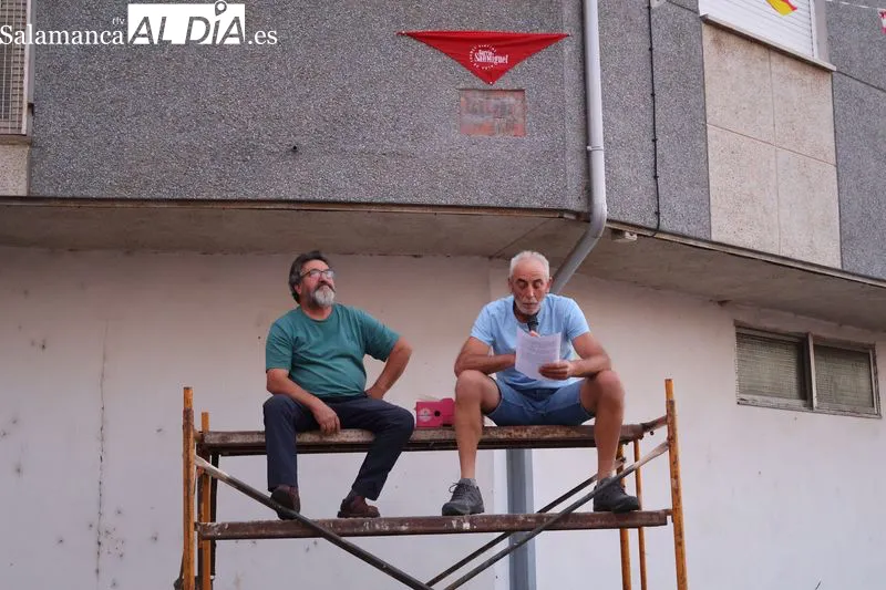 Foto 11 - El Barrio San Miguel abre sus fiestas entre tradici&oacute;n y un emotivo homenaje a Chari S&aacute;nchez