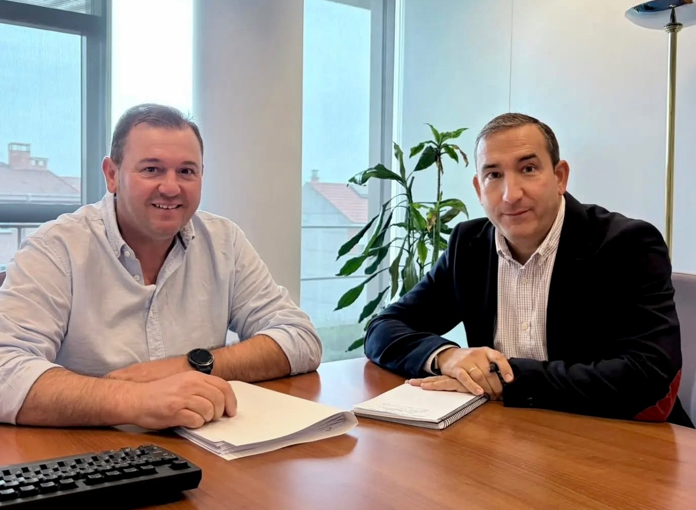 Arreglo de carretera y vivienda, las dos problemáticas que el alcalde de Villoria traslada al delegado de la Junta