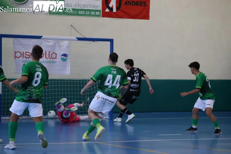 Foto 8 - El CD Albense FS tropieza ante el River Zamora en su estreno en casa (1-5)