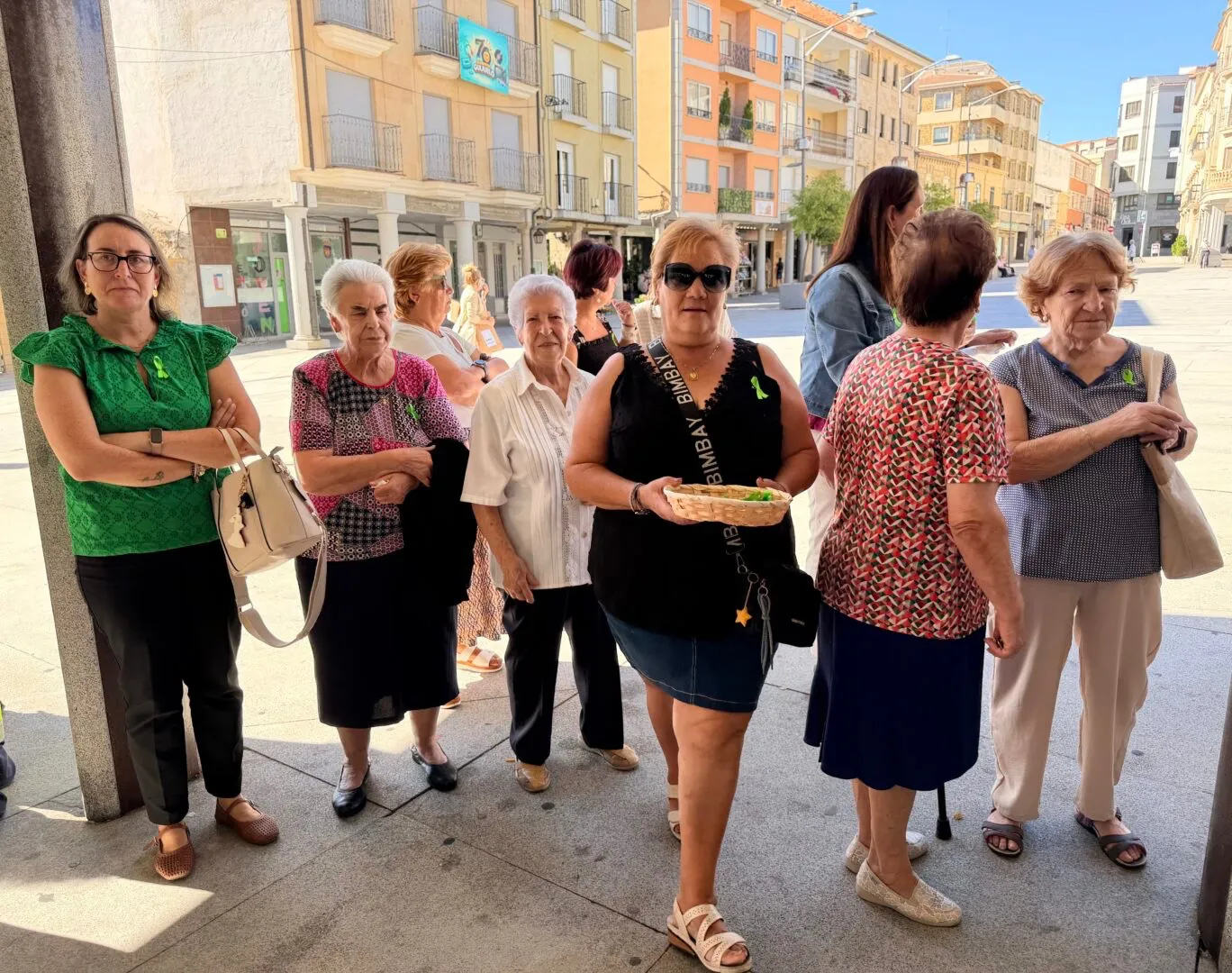 Foto 7 - Guijuelo conmemora el D&iacute;a Mundial del Alzheimer con la lectura de un manifiesto en la Plaza Mayor