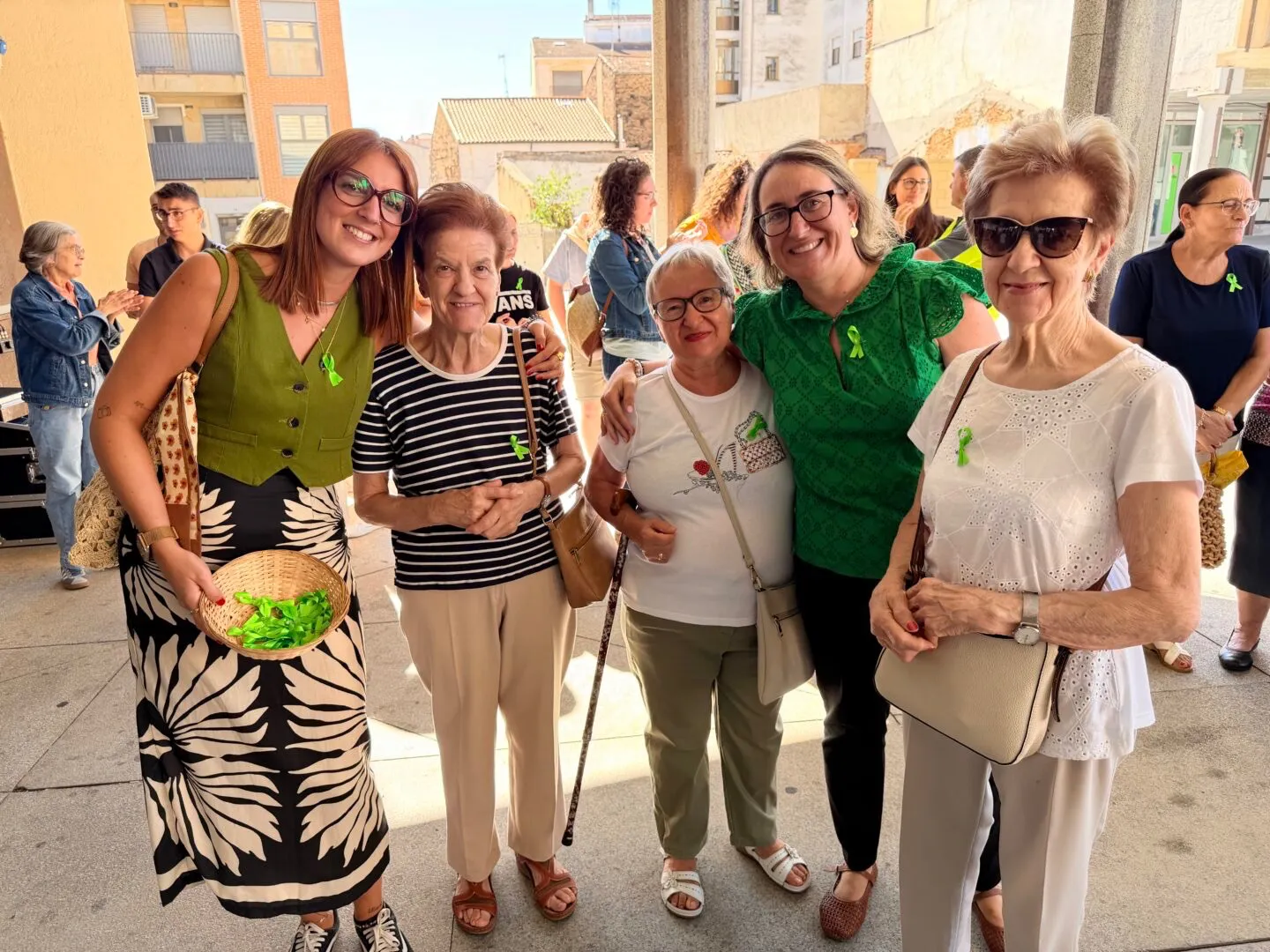 Foto 6 - Guijuelo conmemora el D&iacute;a Mundial del Alzheimer con la lectura de un manifiesto en la Plaza Mayor