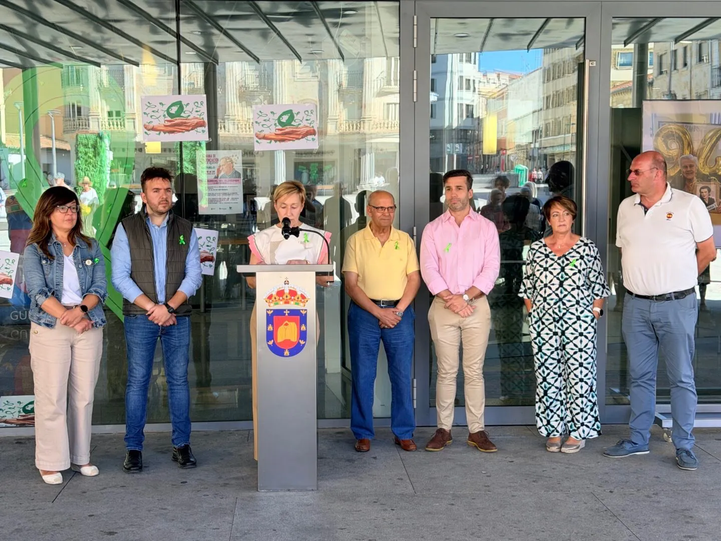Foto 5 - Guijuelo conmemora el D&iacute;a Mundial del Alzheimer con la lectura de un manifiesto en la Plaza Mayor