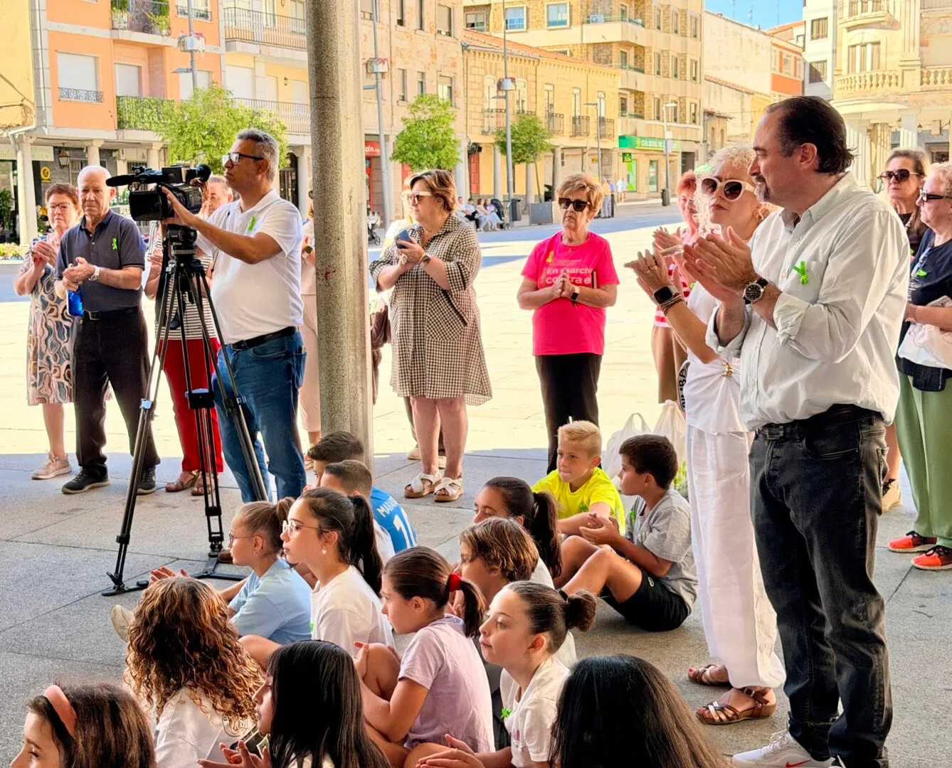 Foto 3 - Guijuelo conmemora el D&iacute;a Mundial del Alzheimer con la lectura de un manifiesto en la Plaza Mayor