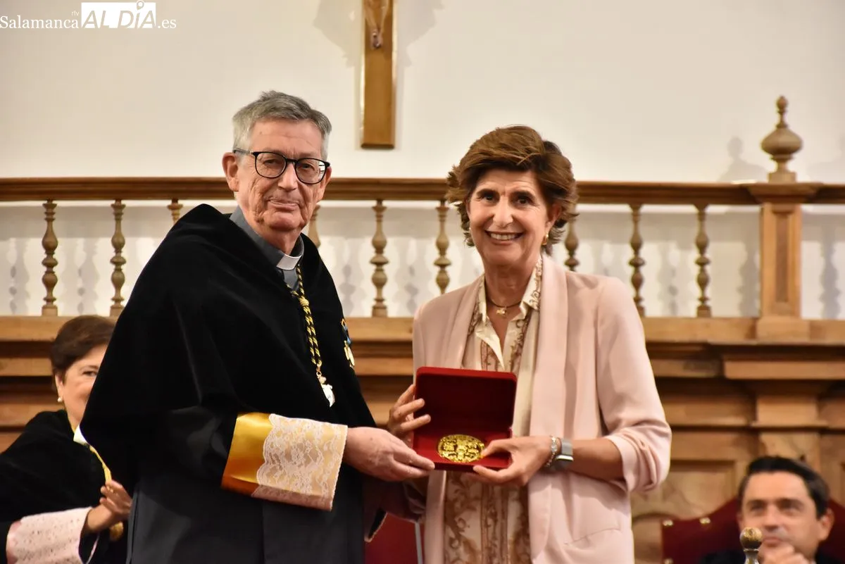 FOTOS | María San Gil recibe la Medalla de Oro de la UPSA: 