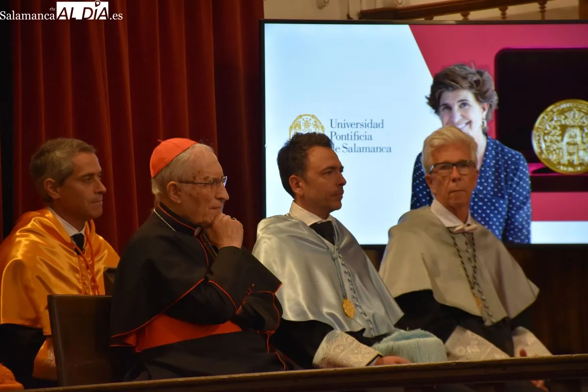 María San Gil recibe la Medalla de Oro de la UPSA | FOTOS: V.M. 