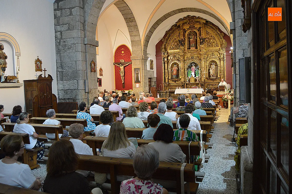 Foto 2 - La parroquia de San Andr&eacute;s celebra la Novena por la Virgen de la Pe&ntilde;a 