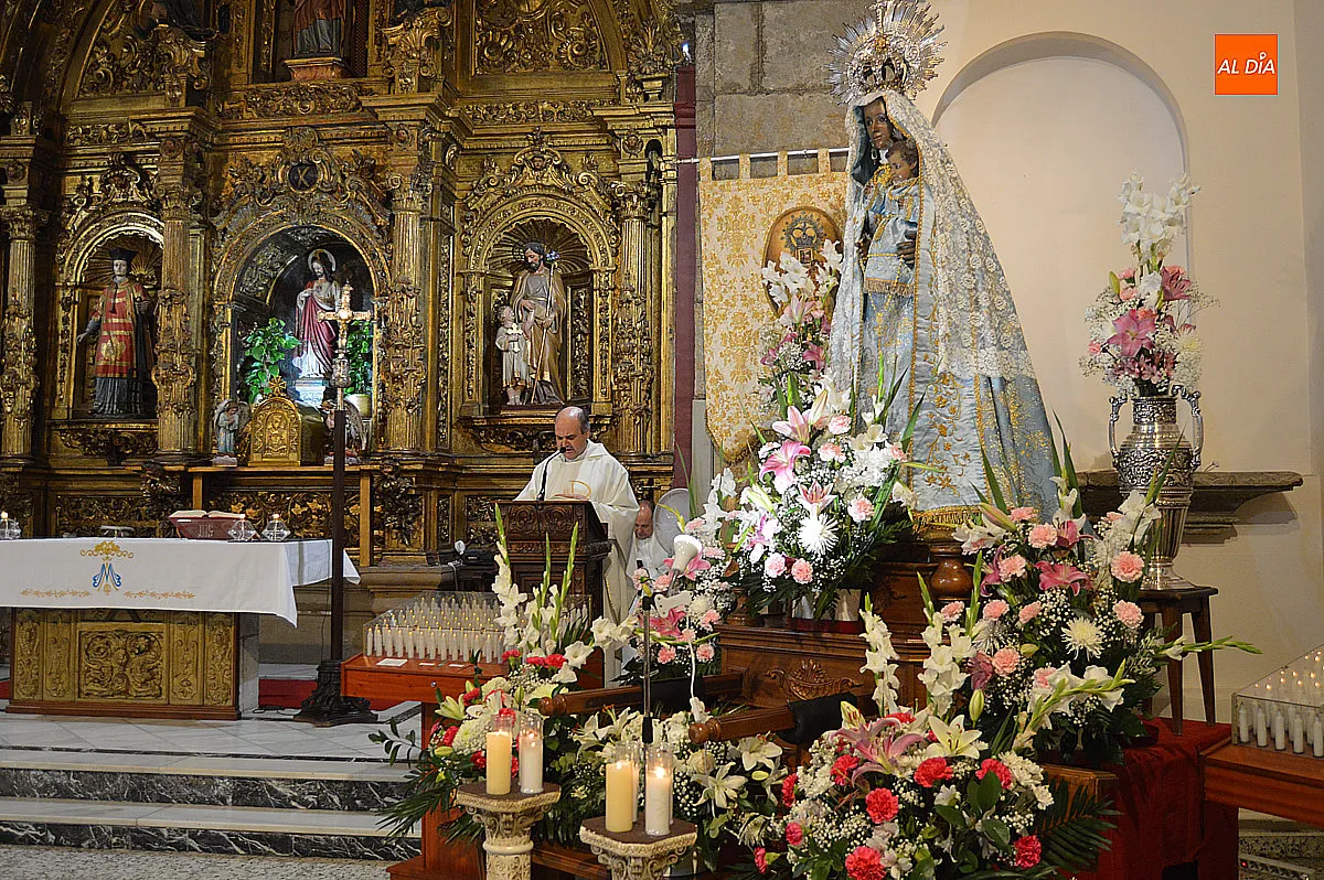 Foto 6 - La parroquia de San Andr&eacute;s celebra la Novena por la Virgen de la Pe&ntilde;a 