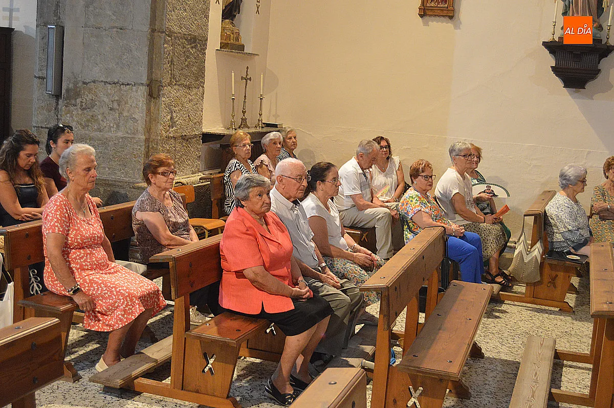 Foto 9 - La parroquia de San Andr&eacute;s celebra la Novena por la Virgen de la Pe&ntilde;a 