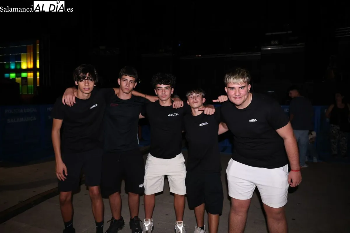 La Orquesta Vulkano avanza las fiestas de Salamanca ante miles de personas. Foto de David Sañudo