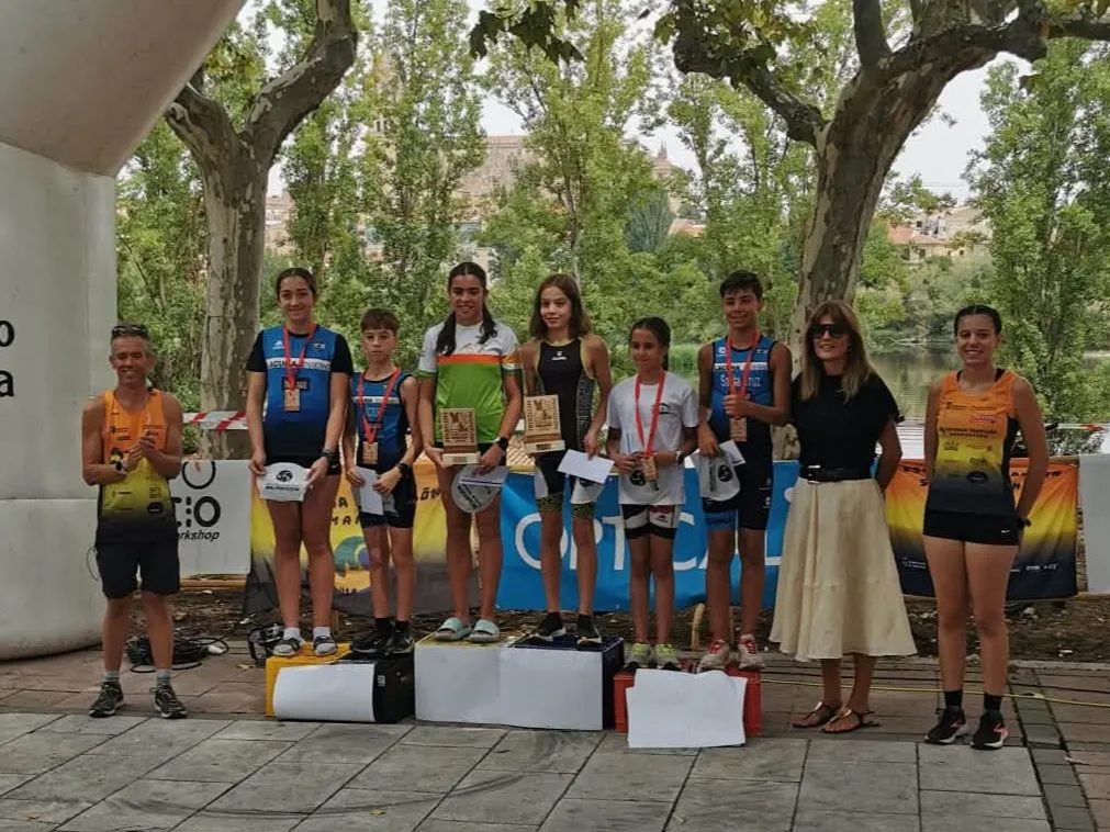 Foto 3 - FOTOS | La Escuela de Triatl&oacute;n Salmantina brilla en el regional de Acuatl&oacute;n