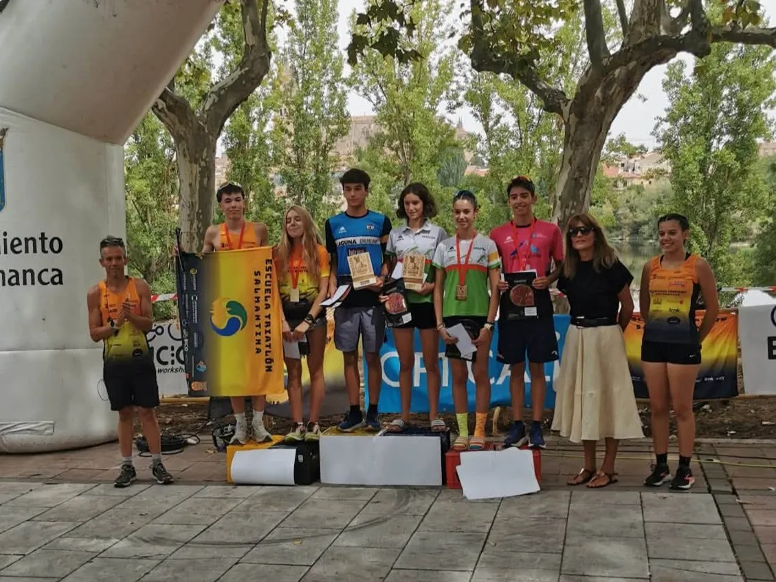 Foto 4 - FOTOS | La Escuela de Triatl&oacute;n Salmantina brilla en el regional de Acuatl&oacute;n