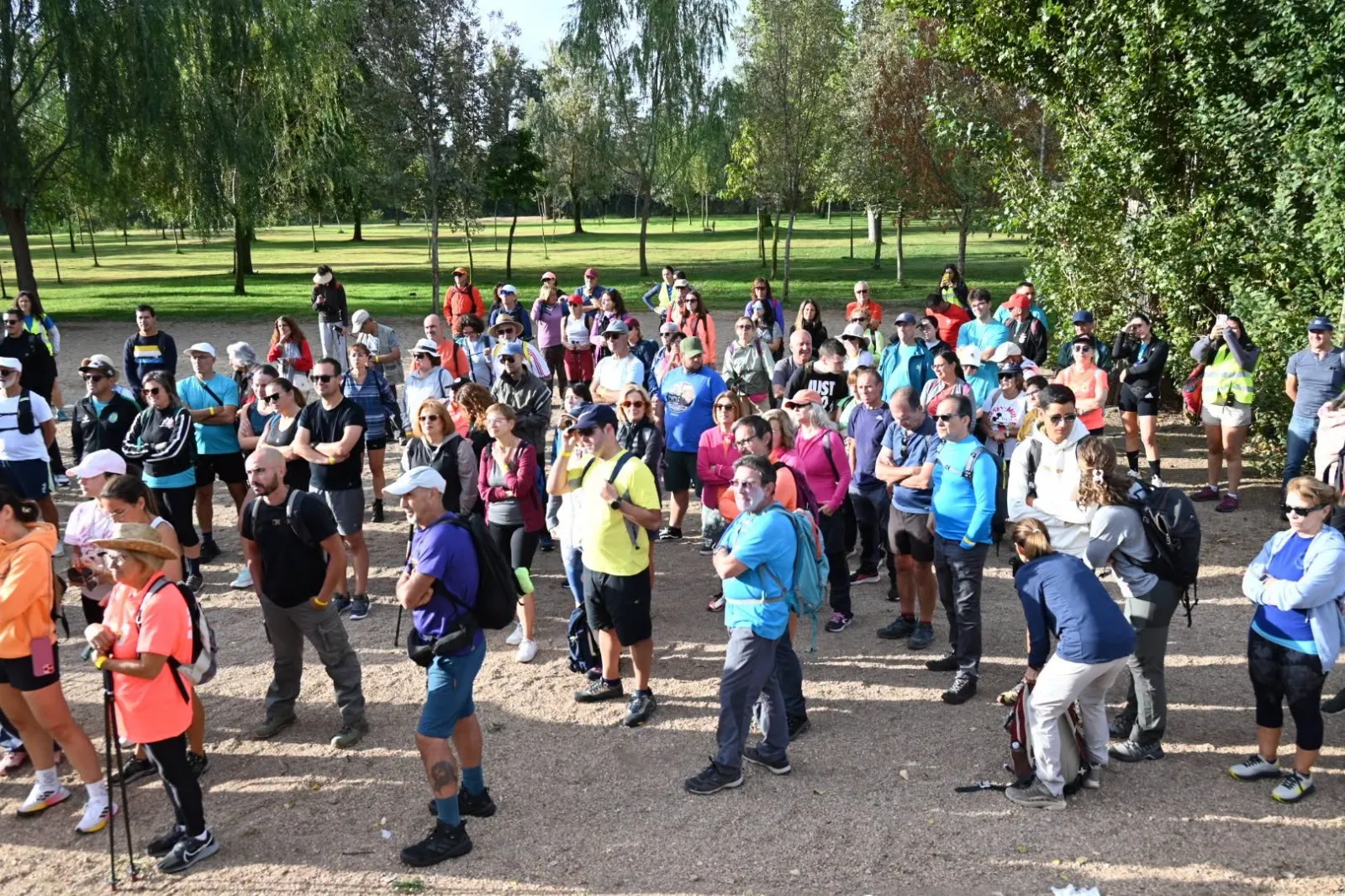 Foto 2 - M&aacute;s de cien senderistas participan en la `Ruta de la Raya Ib&eacute;rica&acute; de Ciudad Rodrigo 