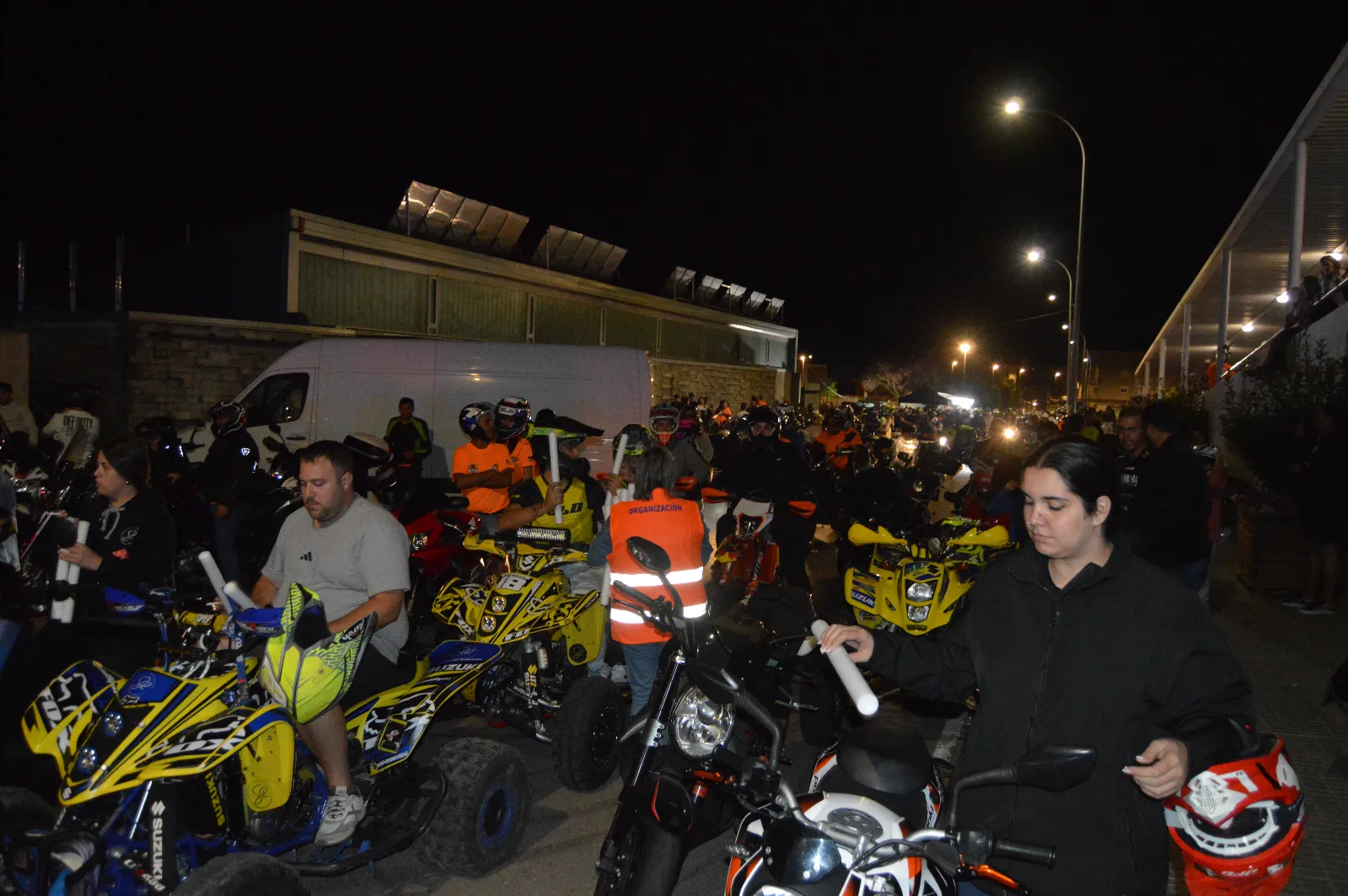 Foto 11 - El rugido de las motos y las bengalas vuelven a iluminar Ciudad Rodrigo en su ruta nocturna
