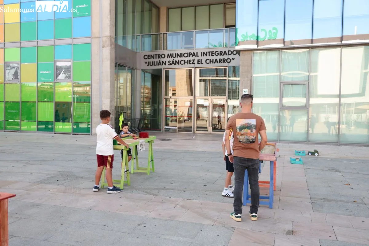 Juegos con materiales reciclados con el Festival de Artes de Calle | FOTOS: David Sañudo