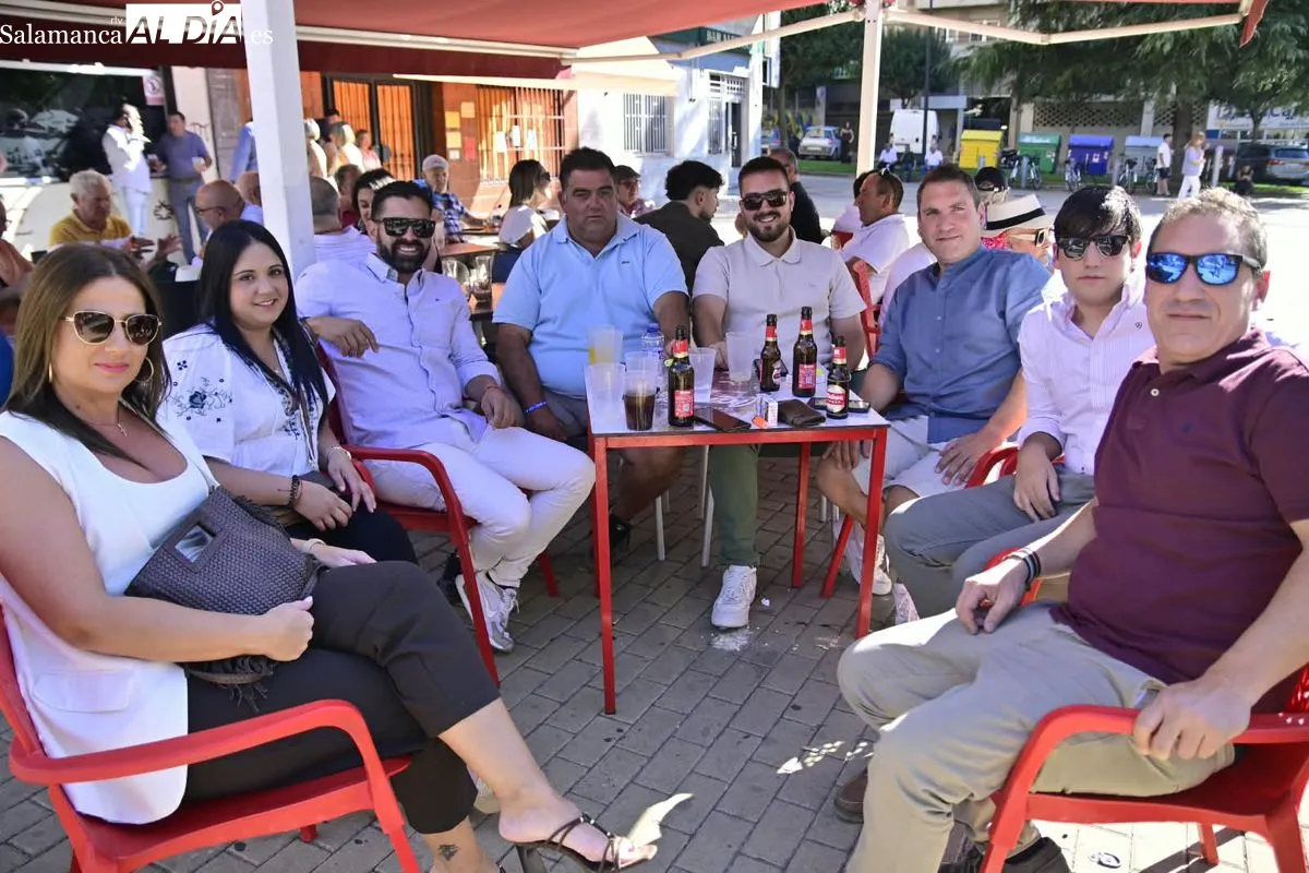 Ni el intenso calor frena a la afición en un festejo con buen ambiente, caballos de lujo y el hornazo como aperitivo estrella en el festejo de rejones | FOTOS: SALAMANCArtv AL DÍA