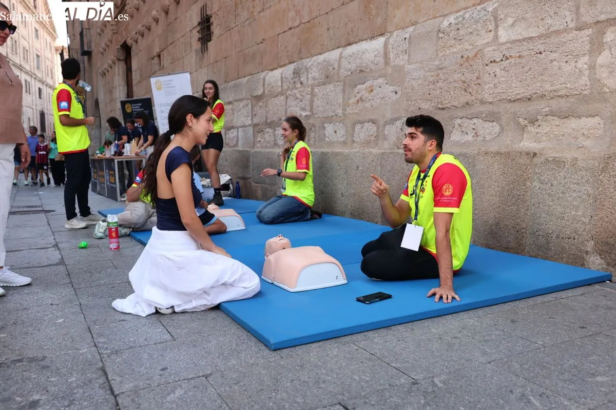La UPSA traslada la ciencia a las calles de Salamanca con talleres y experimentos prácticos | FOTOS: David Sañudo