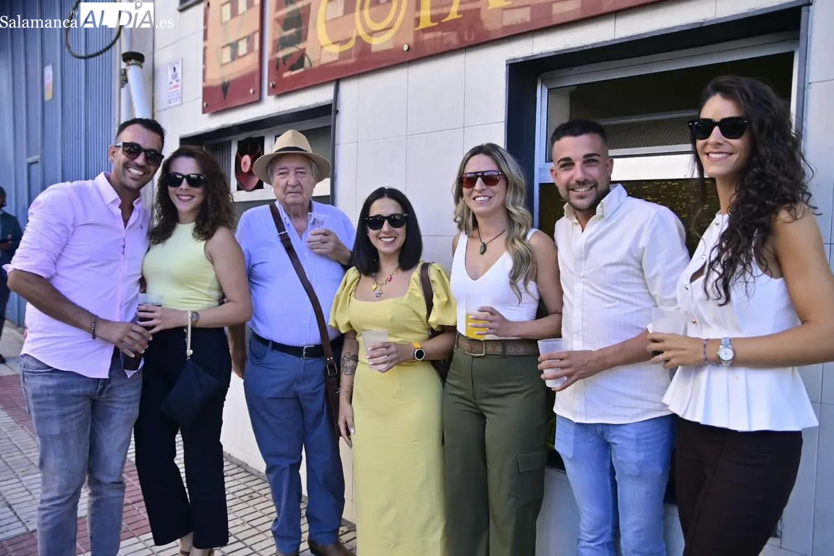 Ni el intenso calor frena a la afición en un festejo con buen ambiente, caballos de lujo y el hornazo como aperitivo estrella en el festejo de rejones | FOTOS: SALAMANCArtv AL DÍA