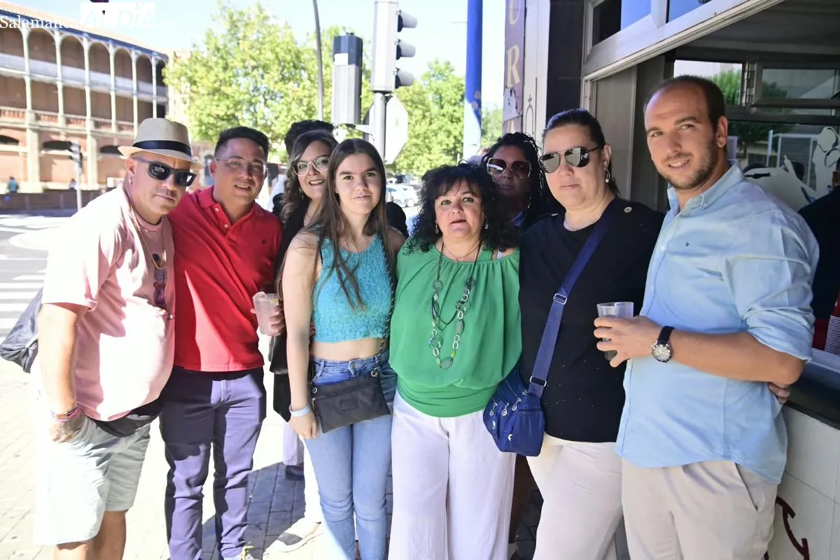 Ni el intenso calor frena a la afición en un festejo con buen ambiente, caballos de lujo y el hornazo como aperitivo estrella en el festejo de rejones | FOTOS: SALAMANCArtv AL DÍA