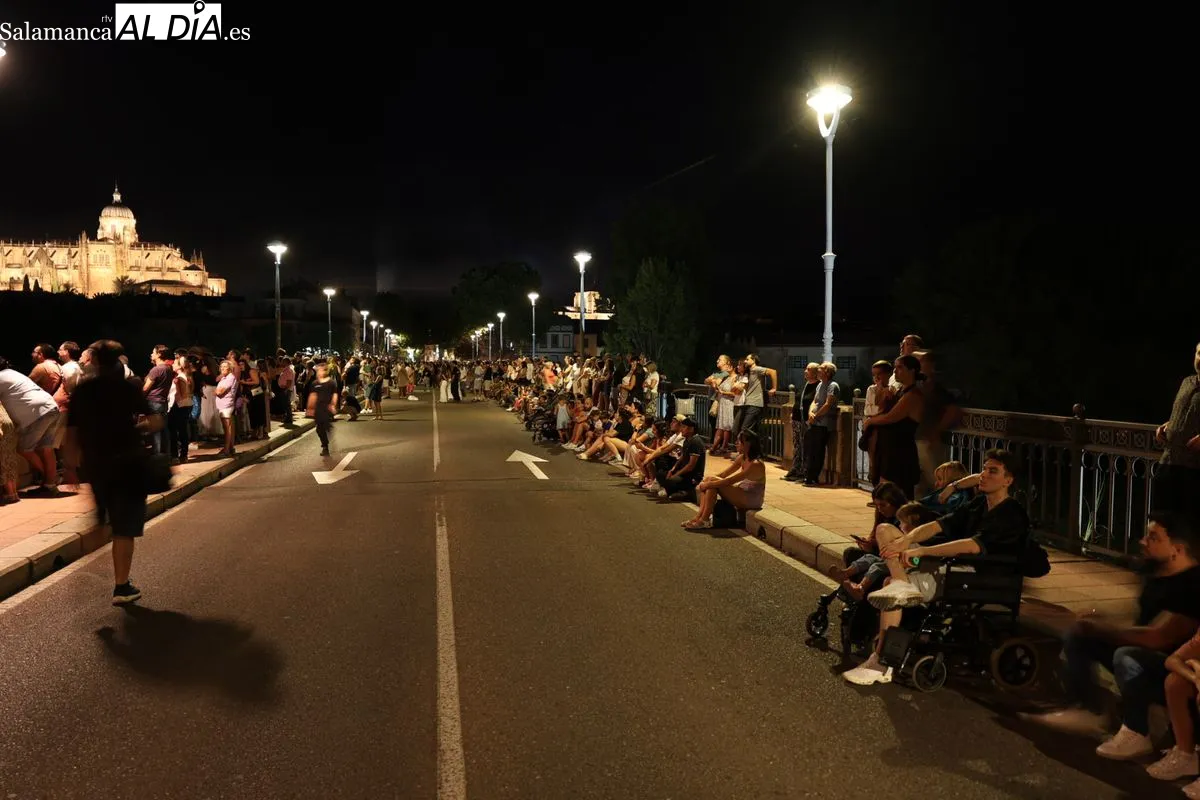 Los fuegos artificiales iluminan el cielo de Salamanca | FOTOS: David Sañudo