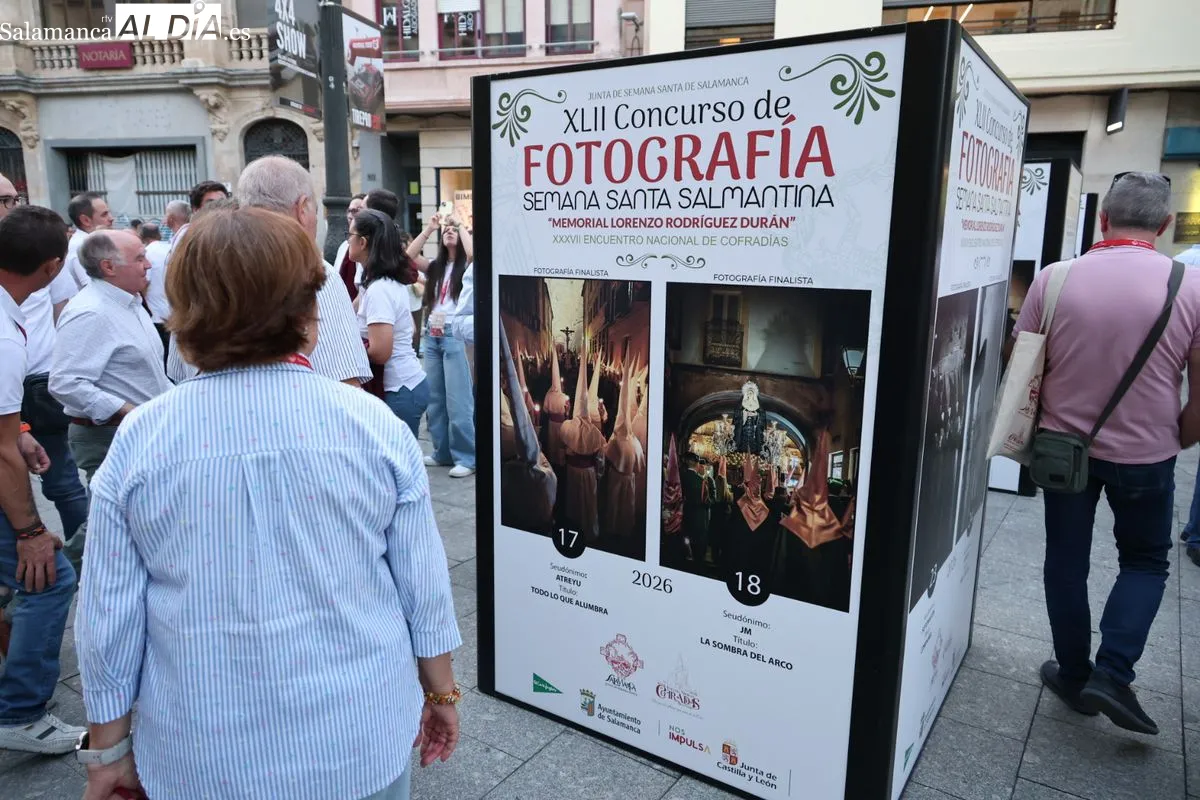 La Plaza del Liceo expone las fotos candidatas al cartel de la Semana Santa 2027 | FOTOS: David Sañudo