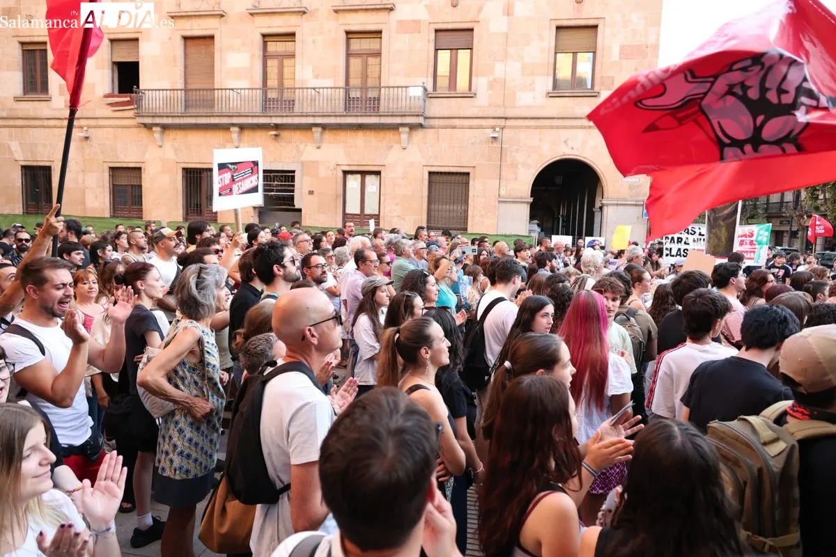 Concentración en Salamanca tras el desahucio de Mari Carmen | FOTOS: David Sañudo