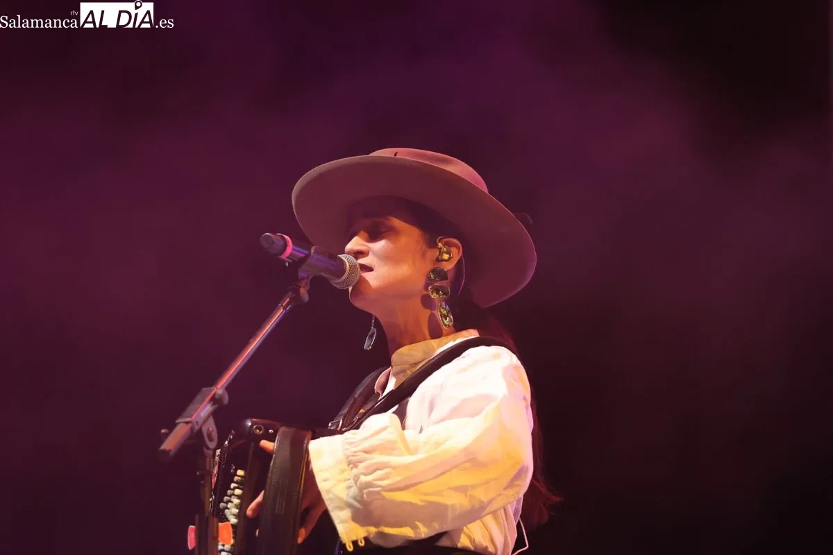 Concierto de Julieta Venegas en la Plaza Mayor de Salamanca | FOTOS: David Sañudo