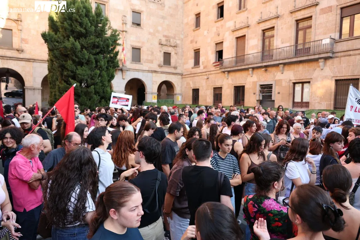 Concentración en Salamanca tras el desahucio de Mari Carmen | FOTOS: David Sañudo