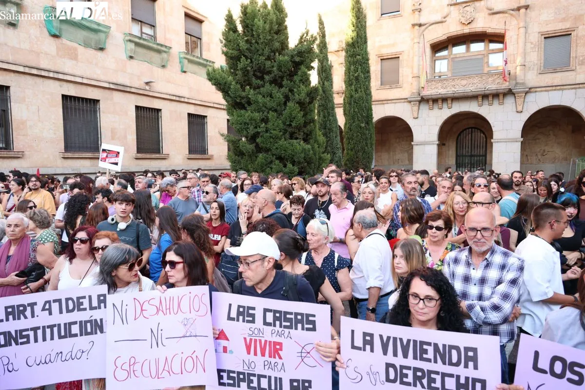 Concentración en Salamanca tras el desahucio de Mari Carmen | FOTOS: David Sañudo