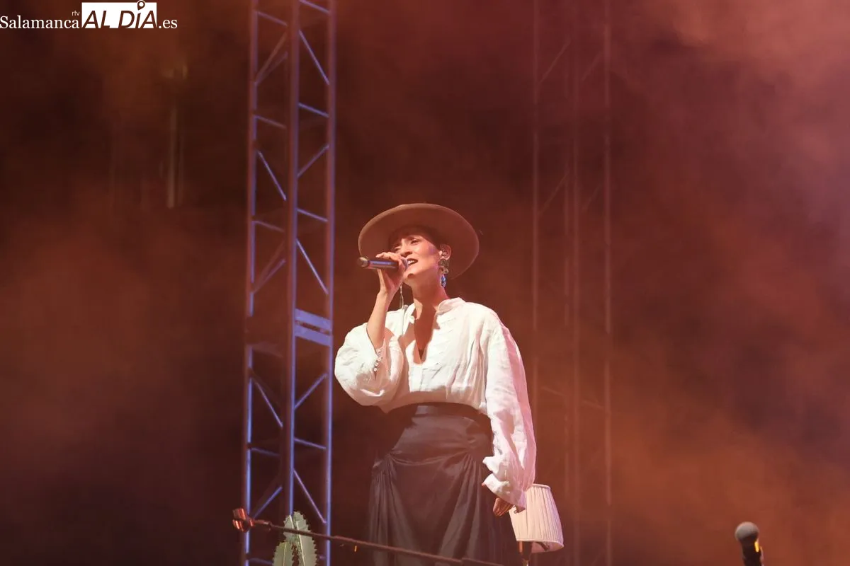 Concierto de Julieta Venegas en la Plaza Mayor de Salamanca | FOTOS: David Sañudo