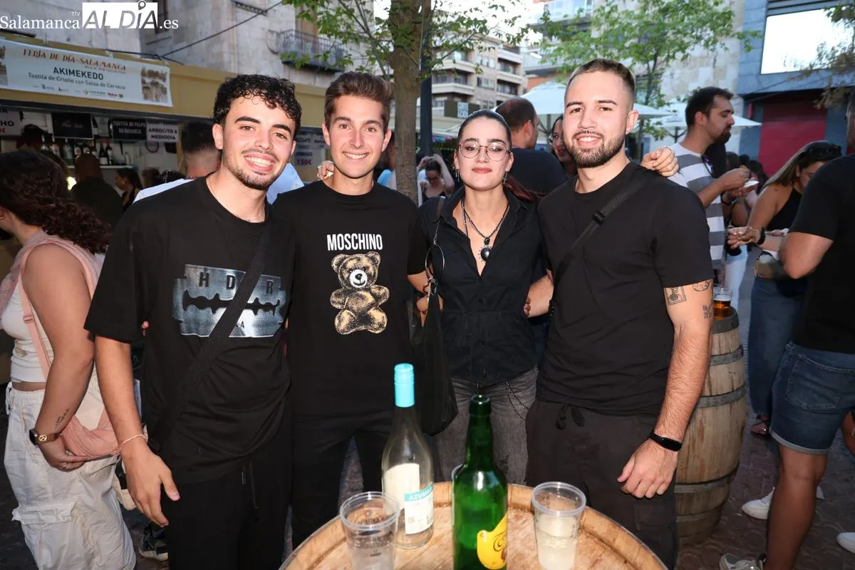 Gran afluencia de público y ambiente festivo en las casetas de los Bandos y Rector Lucena | FOTOS: David Sañudo