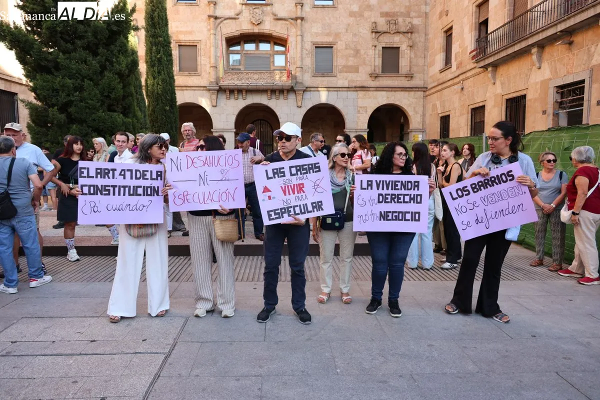 Concentración en Salamanca tras el desahucio de Mari Carmen | FOTOS: David Sañudo