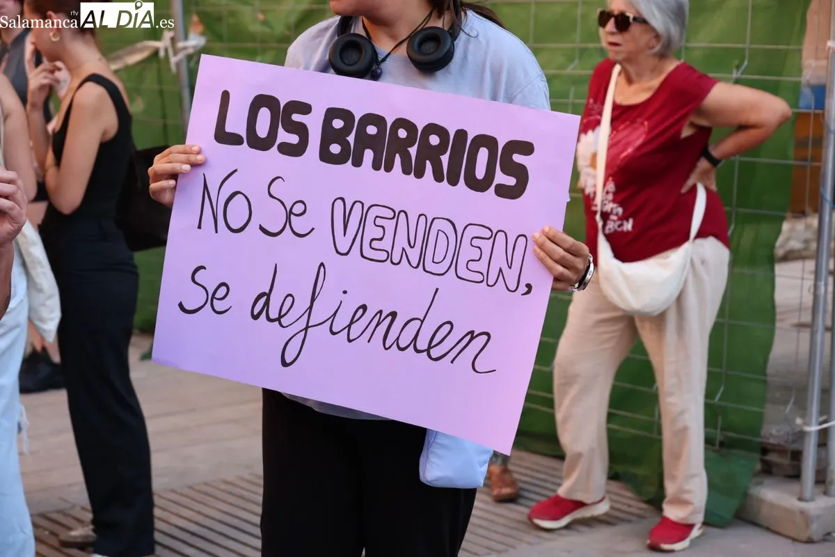 Concentración en Salamanca tras el desahucio de Mari Carmen | FOTOS: David Sañudo