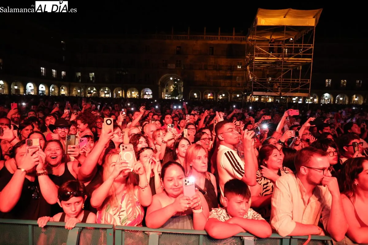 Concierto de Julieta Venegas en la Plaza Mayor de Salamanca | FOTOS: David Sañudo