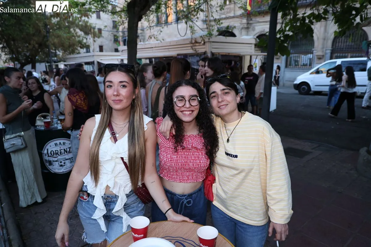 Gran afluencia de público y ambiente festivo en las casetas de los Bandos y Rector Lucena | FOTOS: David Sañudo
