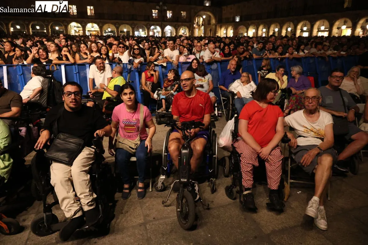 Concierto de Julieta Venegas en la Plaza Mayor de Salamanca | FOTOS: David Sañudo