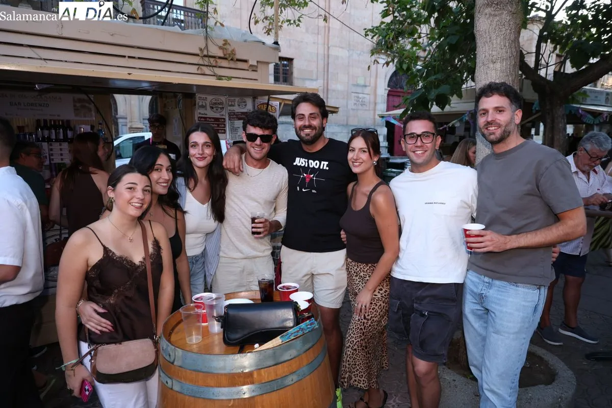 Gran afluencia de público y ambiente festivo en las casetas de los Bandos y Rector Lucena | FOTOS: David Sañudo