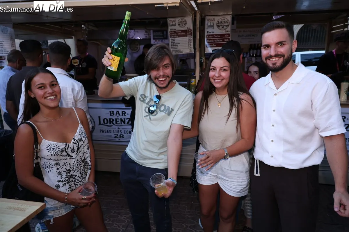 Gran afluencia de público y ambiente festivo en las casetas de los Bandos y Rector Lucena | FOTOS: David Sañudo