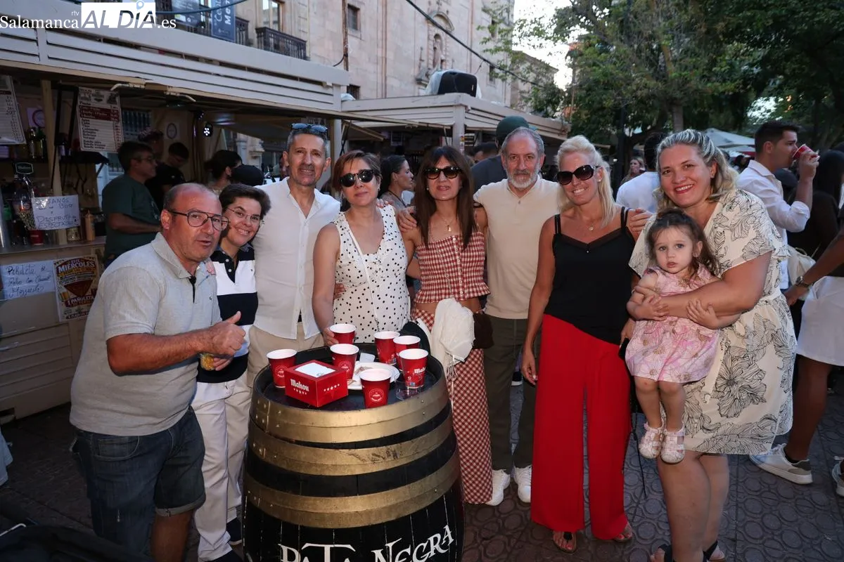 Gran afluencia de público y ambiente festivo en las casetas de los Bandos y Rector Lucena | FOTOS: David Sañudo