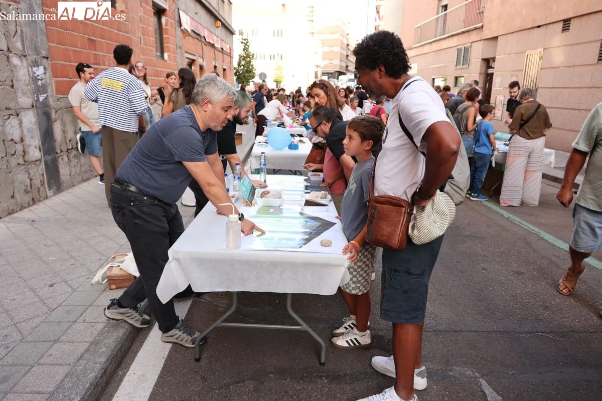 La USAL y el barrio del Oeste celebran su Noche de los Investigadores más multitudinaria | FOTOS: David Sañudo