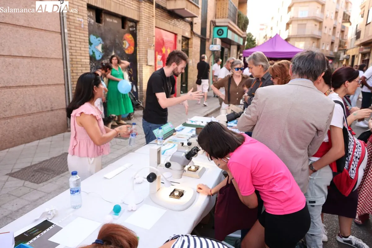 La USAL y el barrio del Oeste celebran su Noche de los Investigadores más multitudinaria | FOTOS: David Sañudo