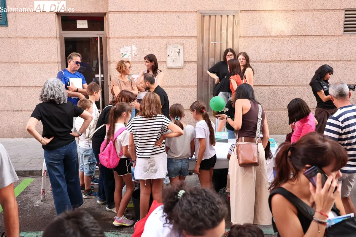 La USAL y el barrio del Oeste celebran su Noche de los Investigadores más multitudinaria | FOTOS: David Sañudo