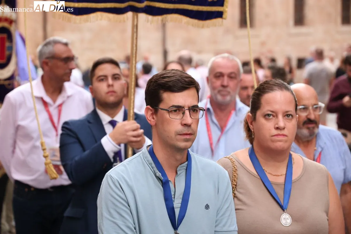 Emoción en Salamanca: Cofrades de todo el país rinden tributo floral a la Virgen de la Vega | FOTOS: David Sañudo