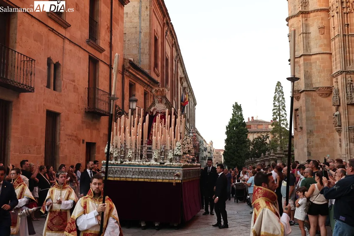 Las imágenes del Dulce Nombre, Jesús Rescatado y Jesús Nazareno ya descansan en la Catedral de Salamanca | FOTOS: David Sañudo