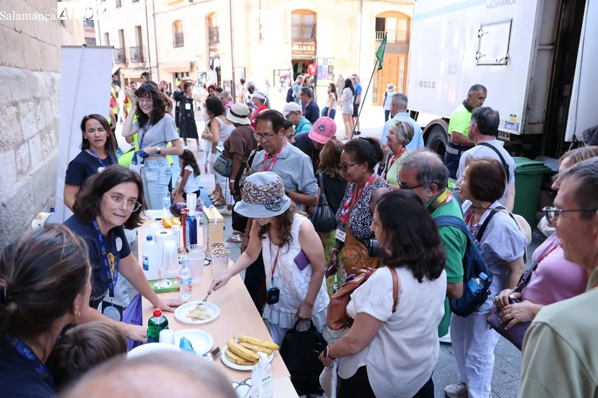 La USAL y el barrio del Oeste celebran su Noche de los Investigadores más multitudinaria | FOTOS: David Sañudo