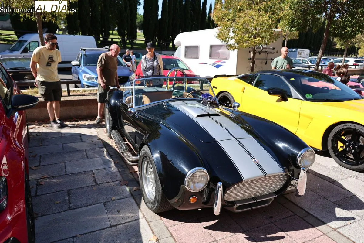 El paseo del Arrabal reúne a decenas de joyas del motor en su V Concurso de Elegancia | FOTOS: David Sañudo