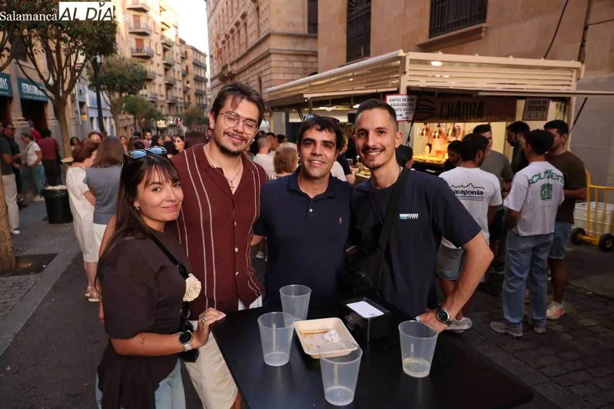 Buen ambiente en las casetas de Rector Luna | FOTOS: David Sañudo