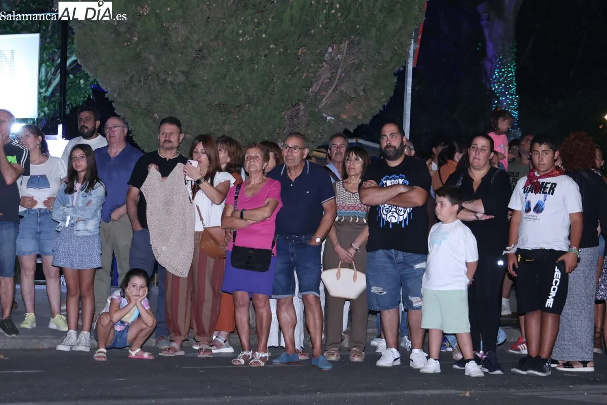 Tradicional encendido de La Aldehuela para iniciar las Ferias de Salamanca | FOTOS: David Sañudo
