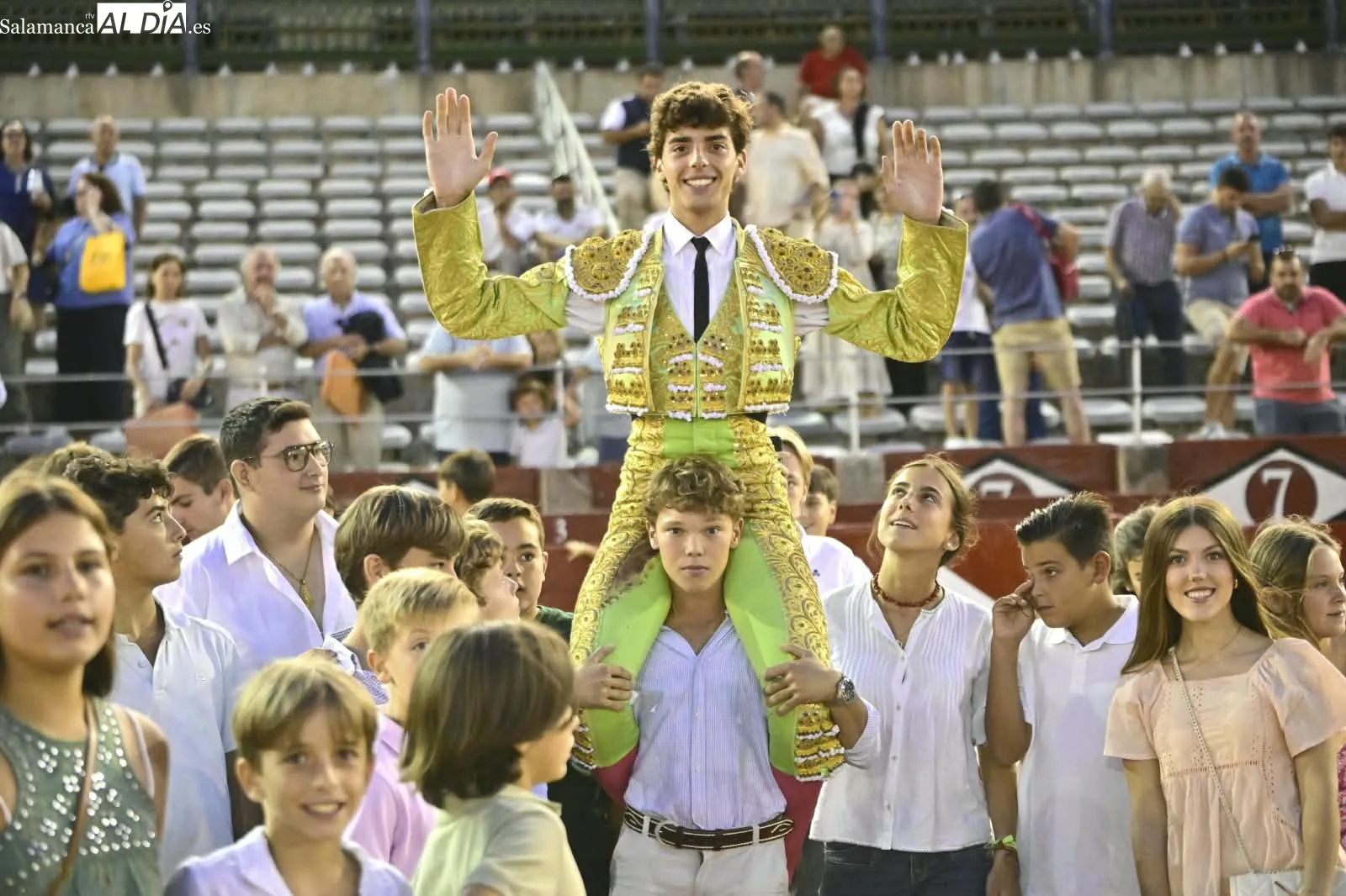 Foto 2 - I&ntilde;igo Norte hace el toreo en La Glorieta